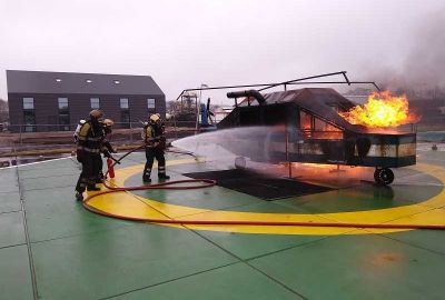 Brandbekämpfung an Helikopter